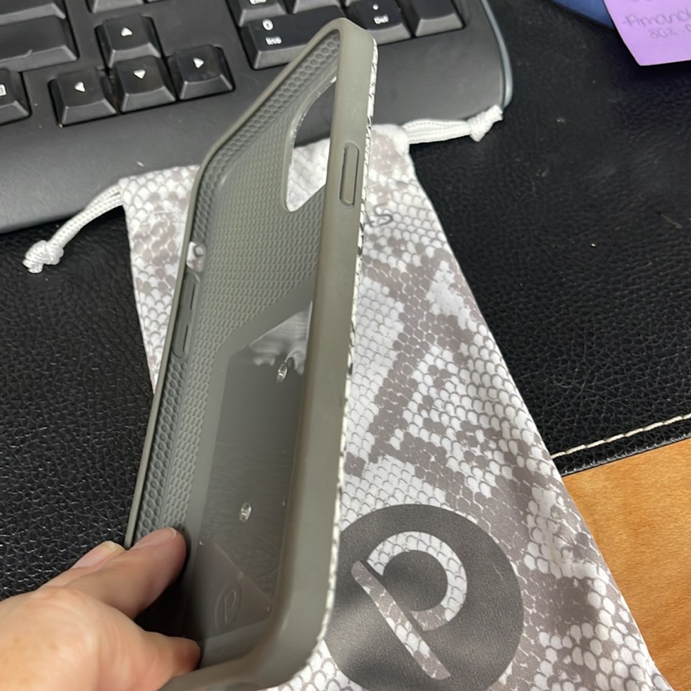 Loopy Case - Picture 3 of 5